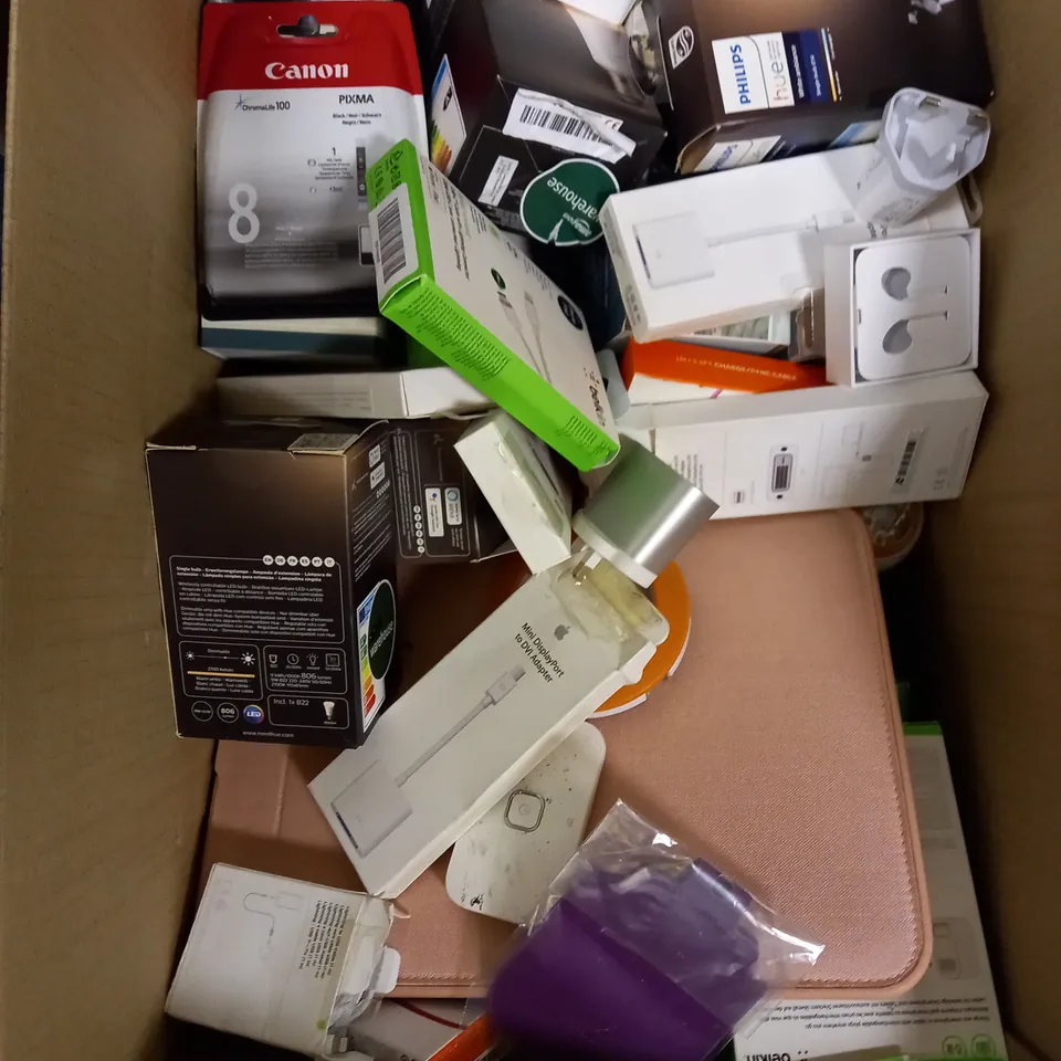 MEDIUM BOX OF ASSORTED ELECTRICAL IEMS TOO INCLUDE LIGHT BULBS , CHARGERS AND PRINTER ACCESSORIES