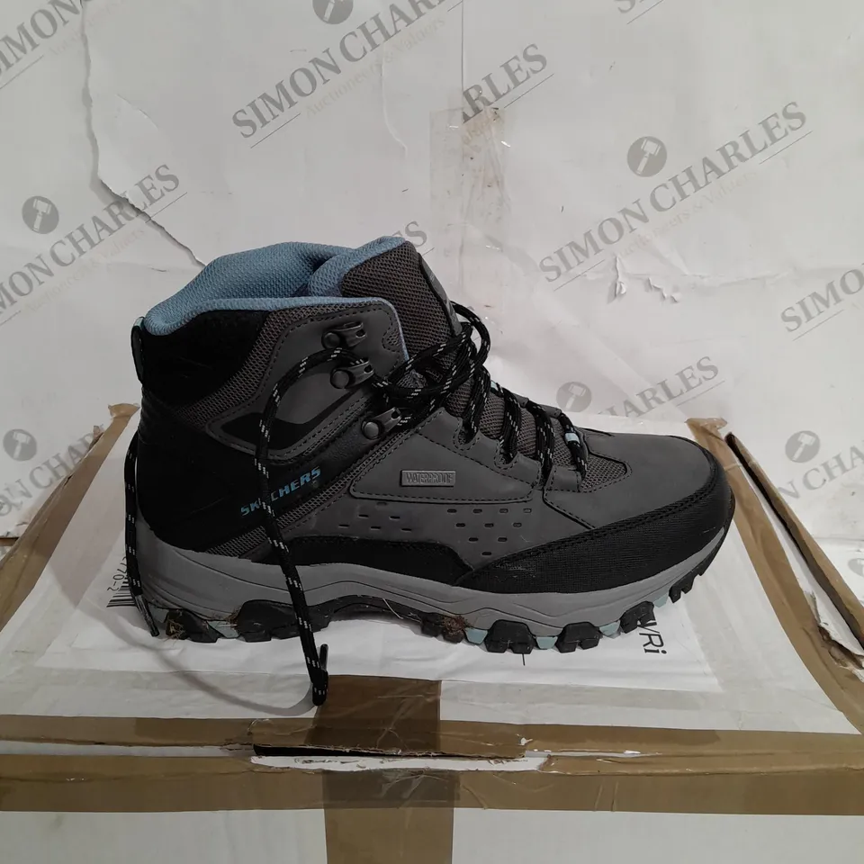 SKECHERS BLACK/GREY/BLUE HIKING BOOTS SIZE 6.5