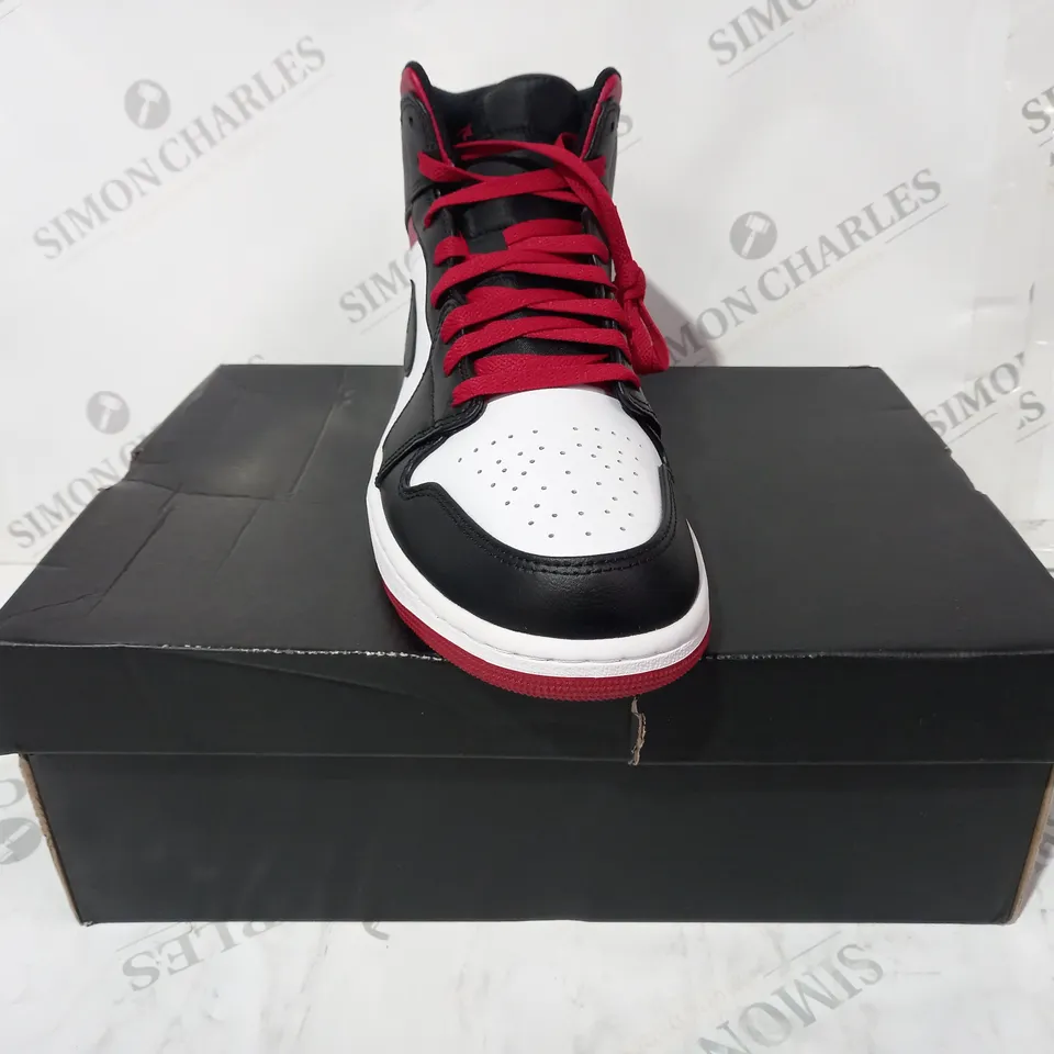 BOXED PAIR OF NIKE AIR JORDAN 1 MID SHOES IN WHITE/BLACK/RED UK SIZE 11