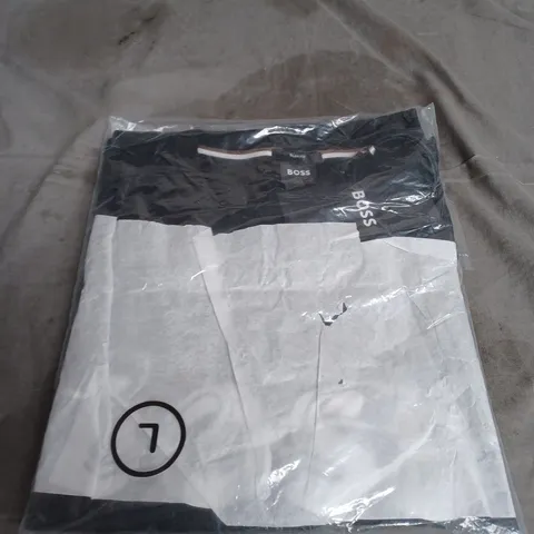 HUGO BOSS LOGO TEE SIZE L