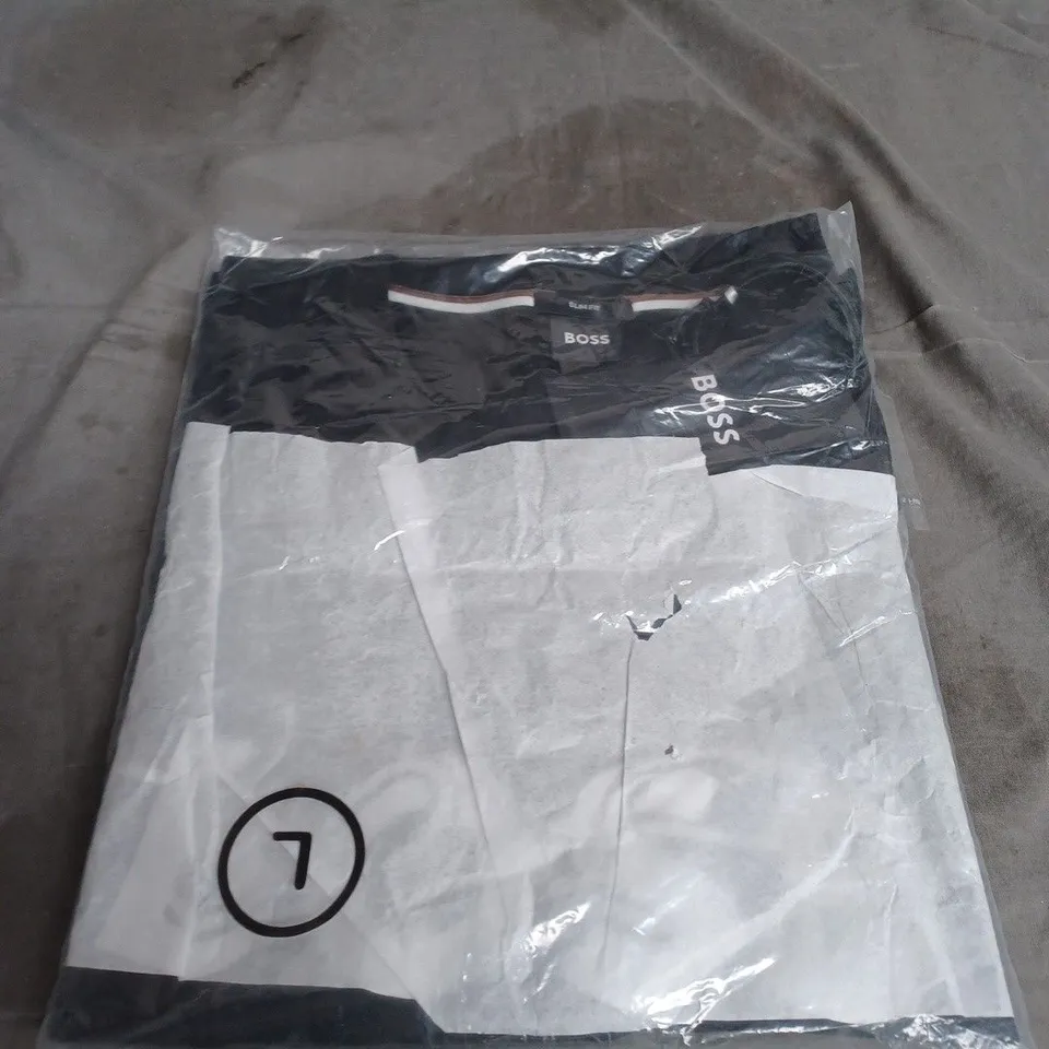HUGO BOSS LOGO TEE SIZE L