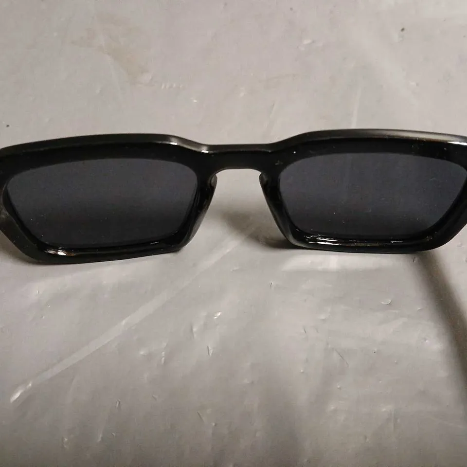 BOXED PAIR OF MELLER BLACK FRAMED GLASSES