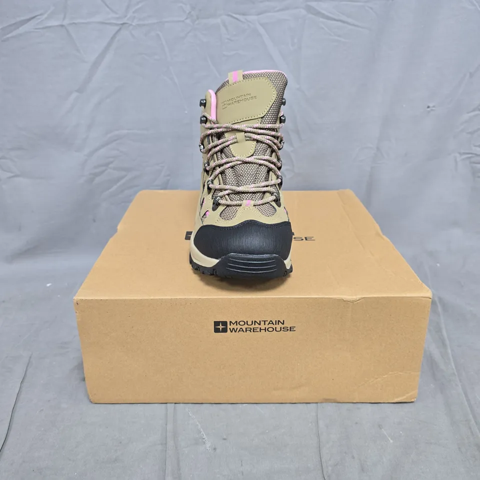 BOXED PAIR OF MOUNTAIN WAREHOUSE ADVENTURER WOMEN'S WATERPROOF WALKING BOOTS IN BEIGE/PINK SIZE UK 6.5