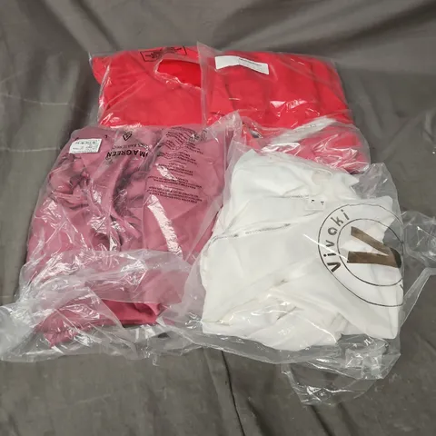 APPROXIMATELY 20 ASSORTED CLOTHING ITEMS IN VARIOUS STYLES AND SIZES 