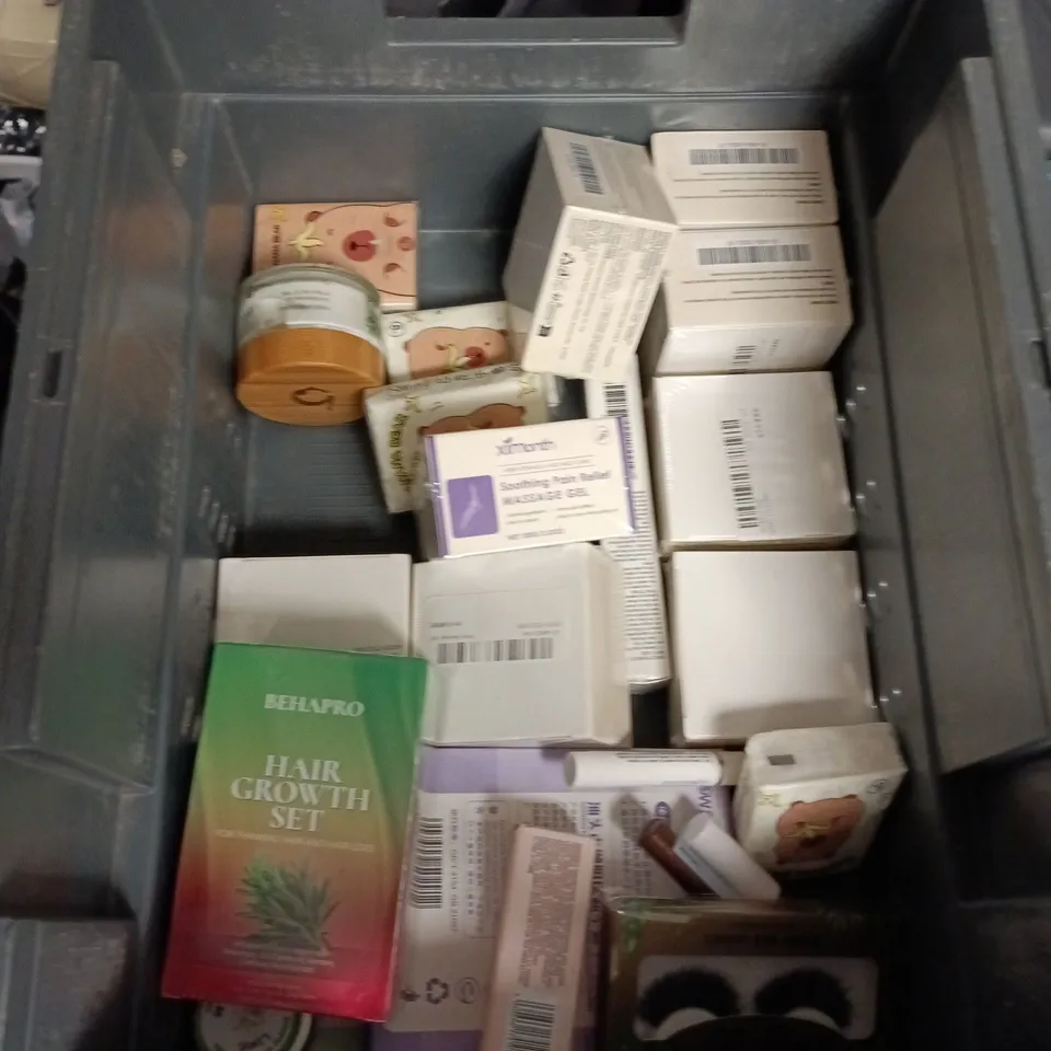 APPROXIMATEY 20 ASSORTED HEALTH AND BEAUTY PRODUCTS TO INCLUDE - GARNIER SUMMER BODY GRADUAL TAN LOTION - GIVE ME FOR MEN CONDITIONER AND WILLIAM MORRIS HAND CREAMS