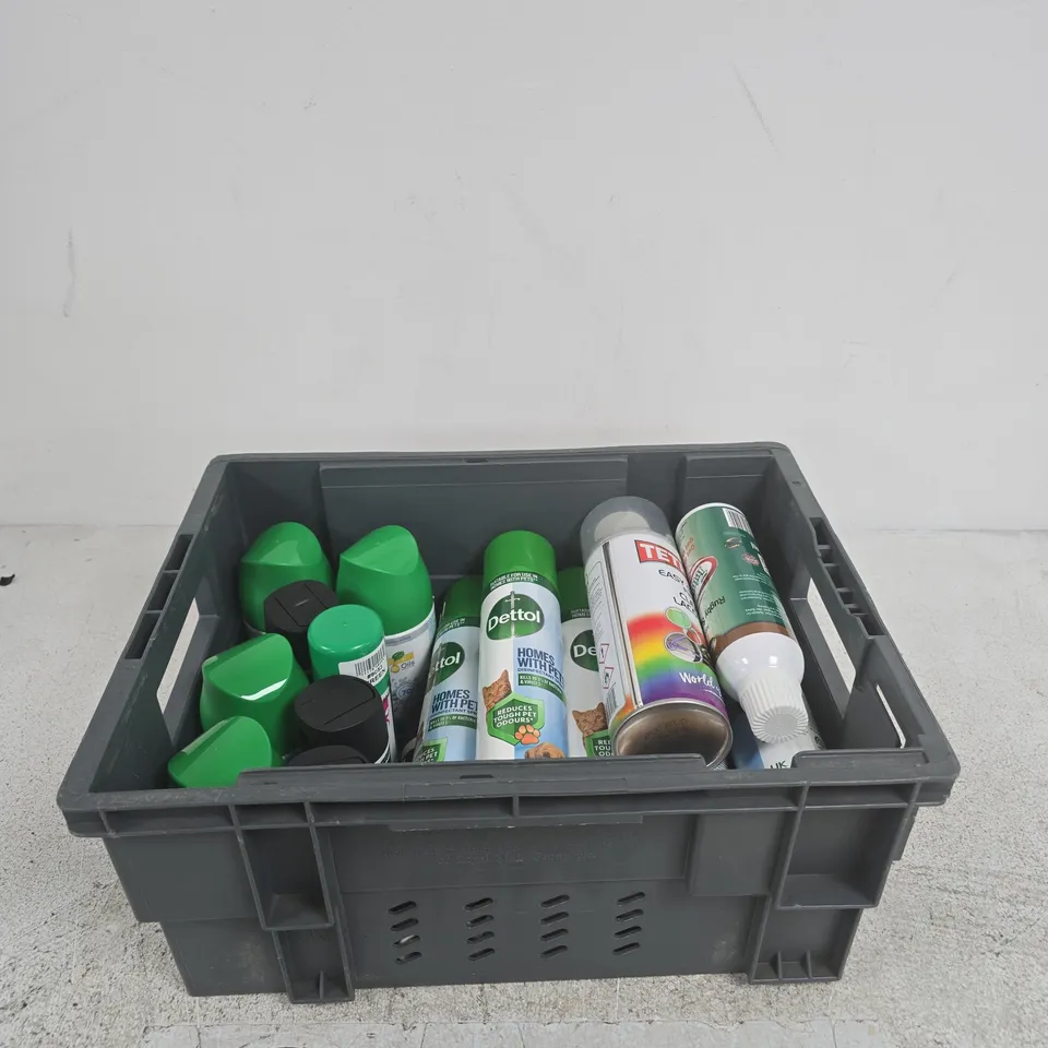 APPROXIMATELY 15 ASSORTED ITEMS INCLUDING AIR WICK FRESHMATIC REFILL, UNIQUE HAIR SPRAY AND TRIMONA AEROSOL RUGBY SPRAYWAX
