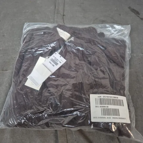 ABERCROMBIE & FITCH GARMENT – SMALL LONG (UK SIZE UNKNOWN)