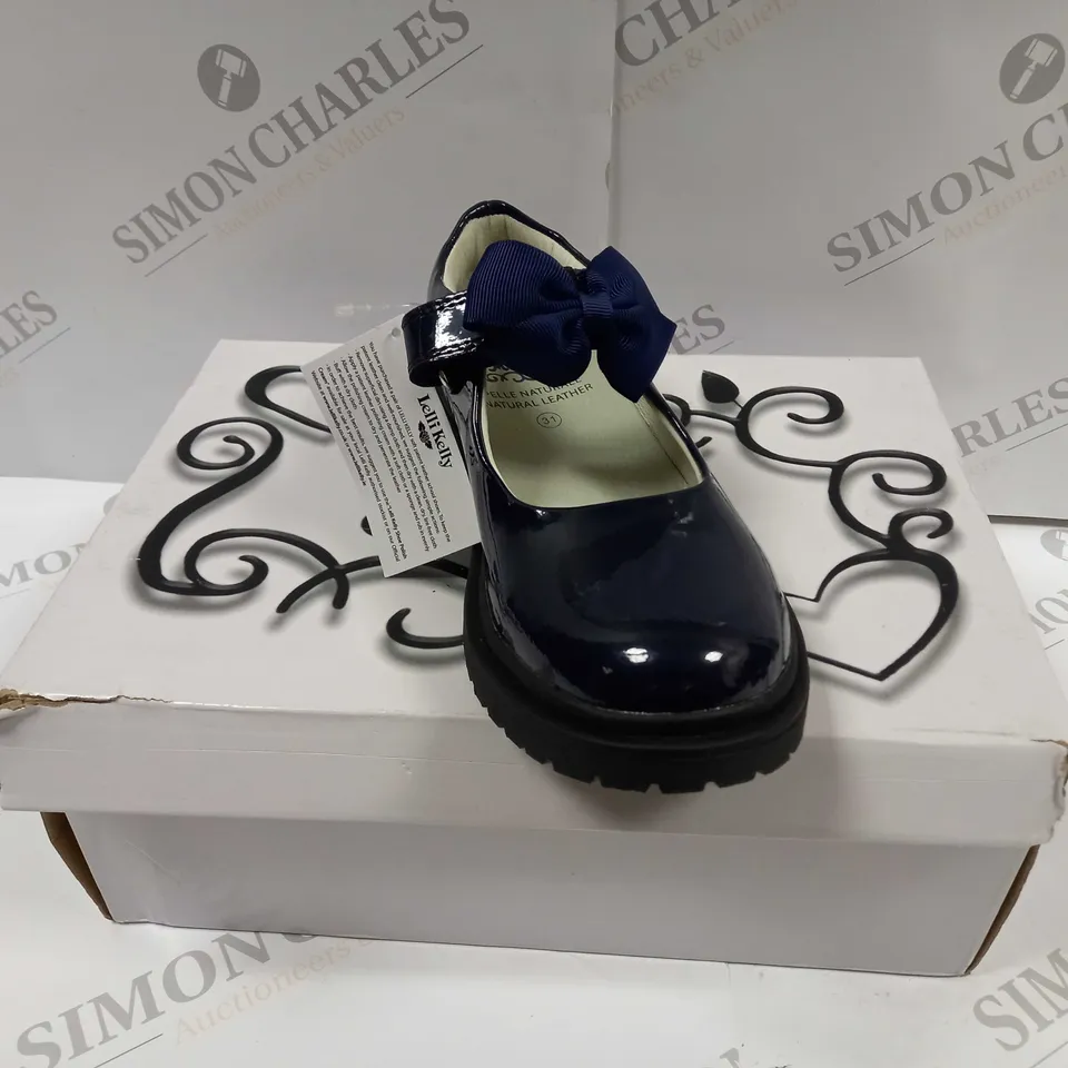 BOXED PAIR OF LELLI KELLY LKSM8661 MAISE BLUE BOW PATENT SCHOOL SHOES UK SIZE 12