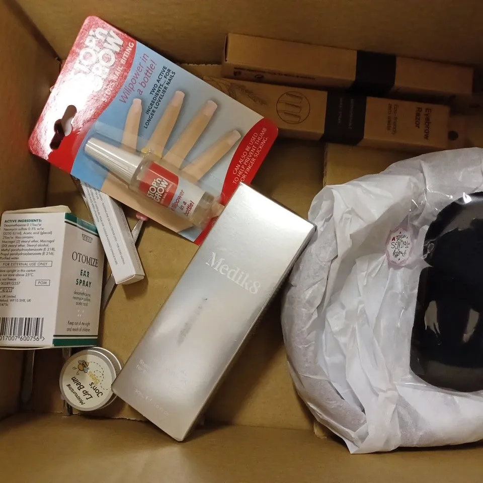 APPROXIMATELY 10 ASSORTED HEALTH AND BEAUTY PRODUCTS TO INCLUDE TATCHA CLARIFYING CLEANSE PLUS HYDRATE, TATCHA EXFOLIANT, TATCHA EYE CREAM, TATCHA HINOKI BODY MILK