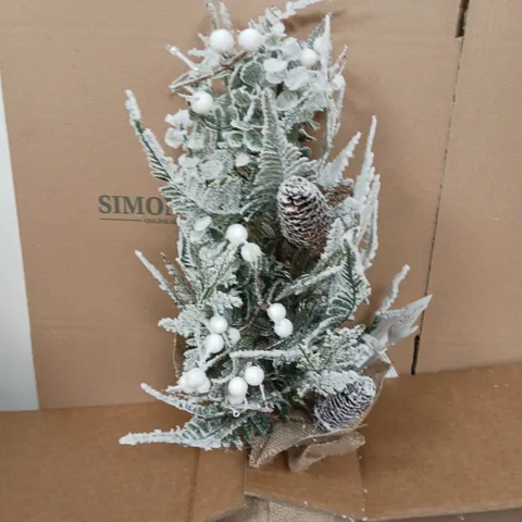 MISTLETOE AND FERN LIT TABLETOP TREE