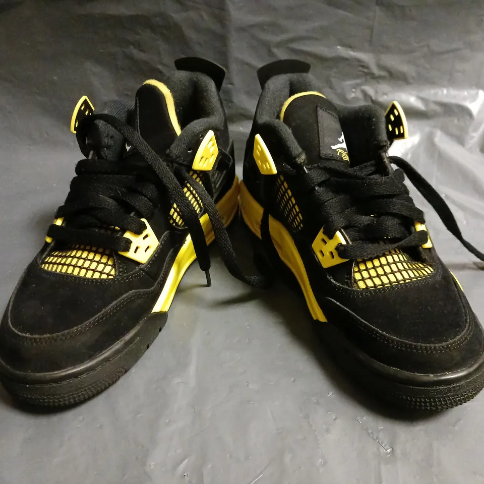 BOXED PAIR OF NIKE AIR JORDAN 4 RETRO SHOES IN BLACK/YELLOW SIZE UK 3