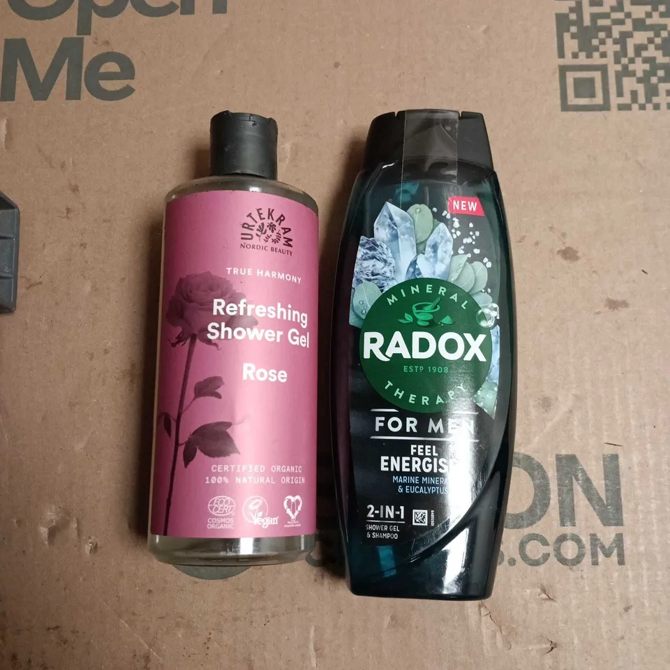 TOTE OF APPROXIMATELY 12 ASSORTED COSMETICS TO INCLUDE: RADOX SHOWER GEL