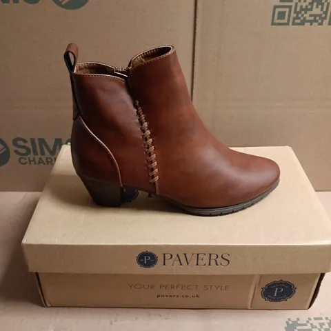BOXED PAIR OF PAVERS ANKLE BOOTS - 5