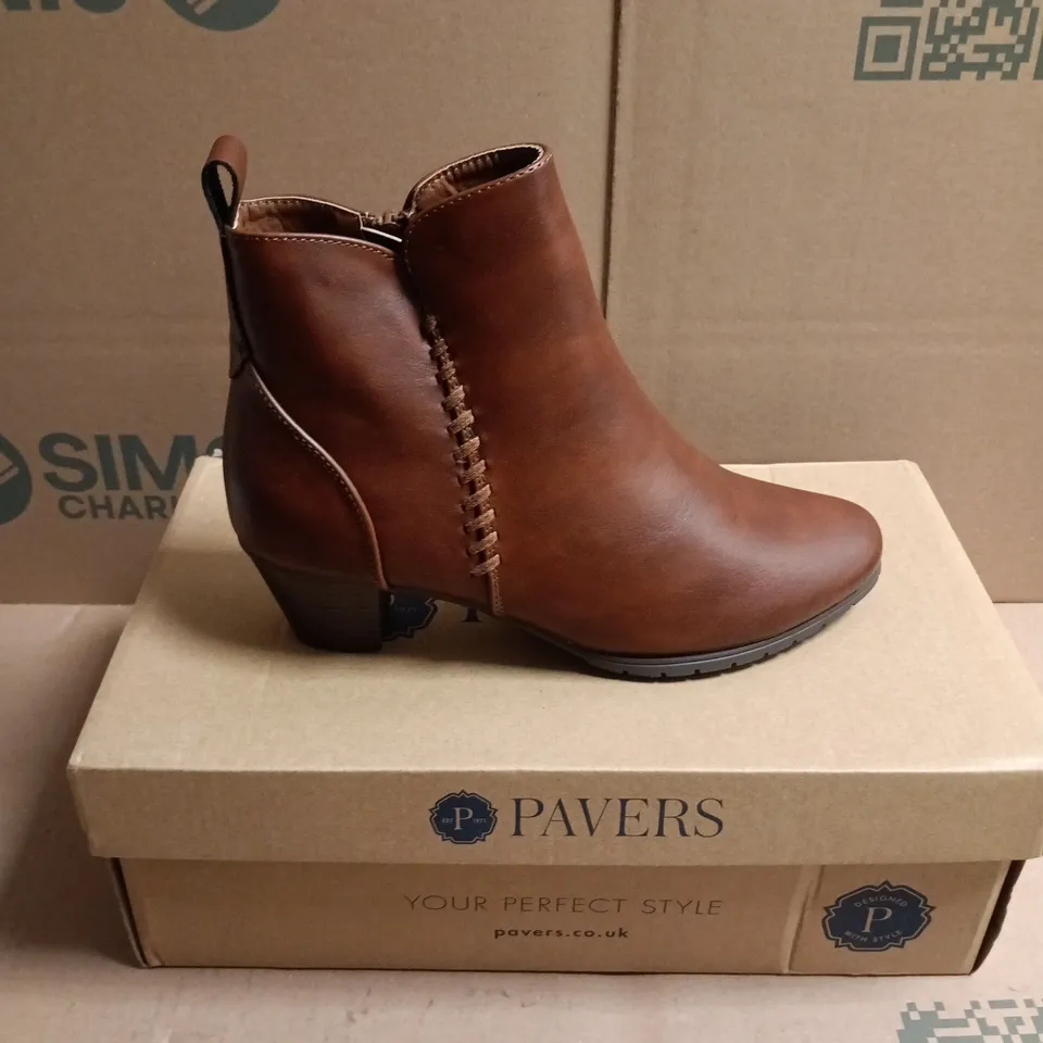 BOXED PAIR OF PAVERS ANKLE BOOTS - 5