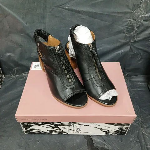 BOXED PAIR OF MODA IN PELLE MARMIE BLACK LEATHER BOOTS - 6
