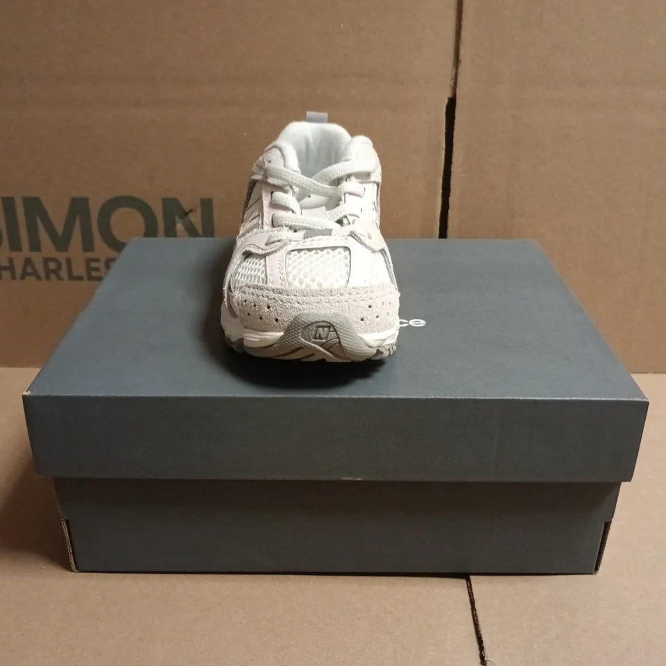 BOXED PAIR OF NEW BALANCE INFANTS TRAINERS IN PINK/OFF WHITE SIZE UK 5.5