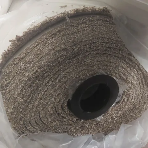 ROLL OF QUALITY SUBLIME HORSE FARM CARPET - APPROXIMATELY 17 x 5m