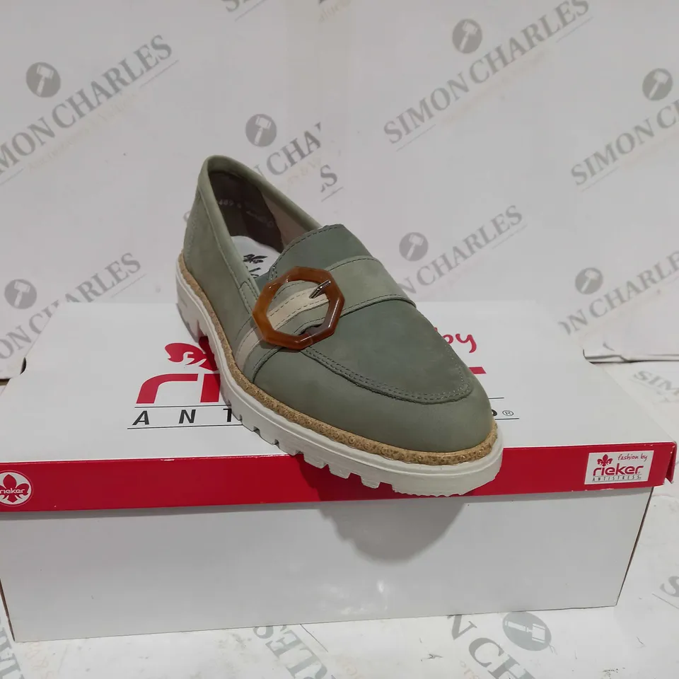 BOXED PAIR OF RIEKER SUEDE LOAFER GREEN SHOES - UK SIZE 6