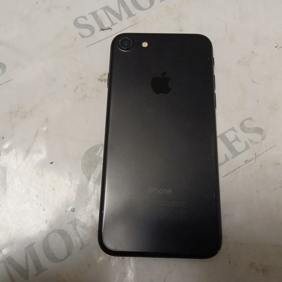 APPLE IPHONE 7 (A1778) SMARTPHONE