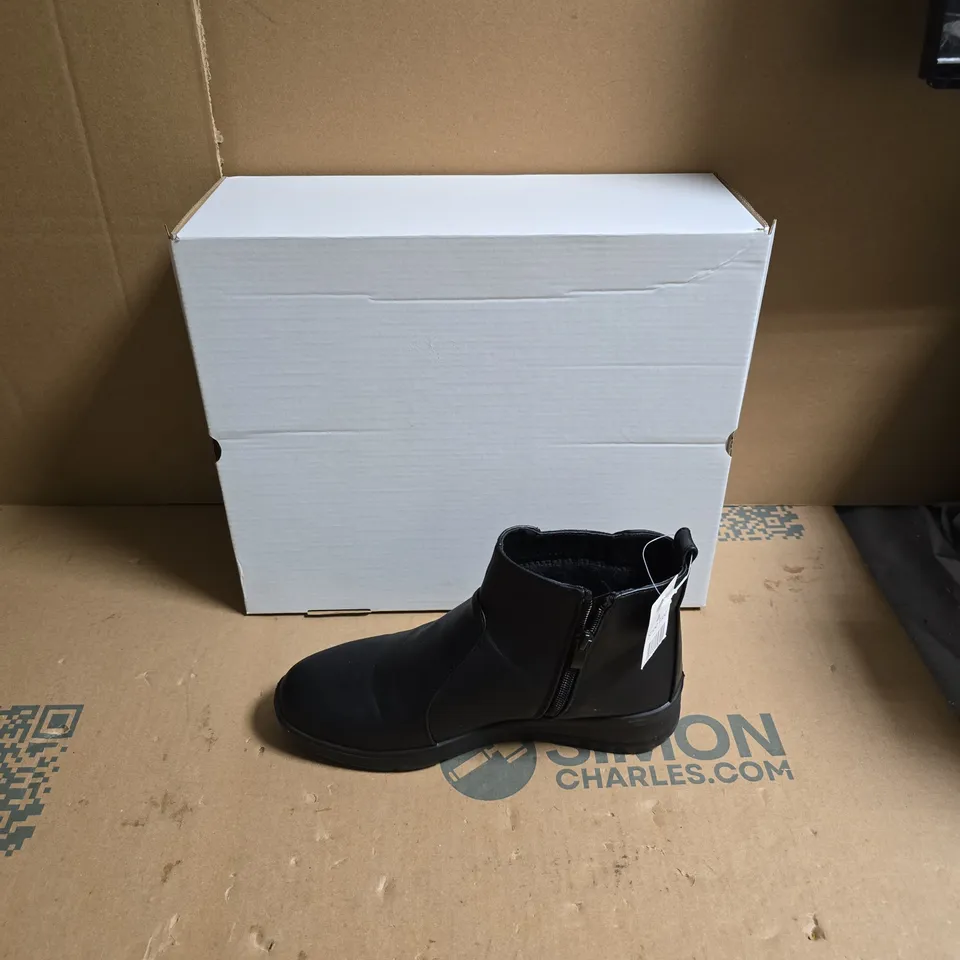 BLACK LEATHER CHELSEA BOOTS – WOMEN'S - UK SIZE 5