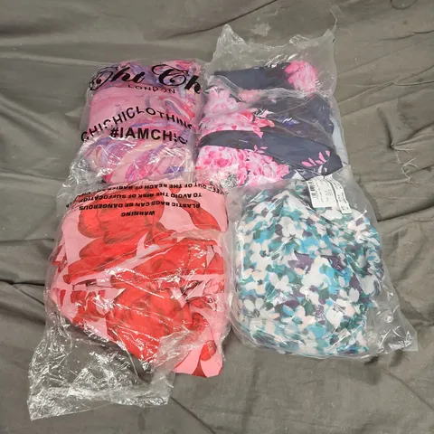 APPROXIMATELY 20 ASSORTED CLOTHING ITEMS IN VARIOUS STYLES AND SIZES 