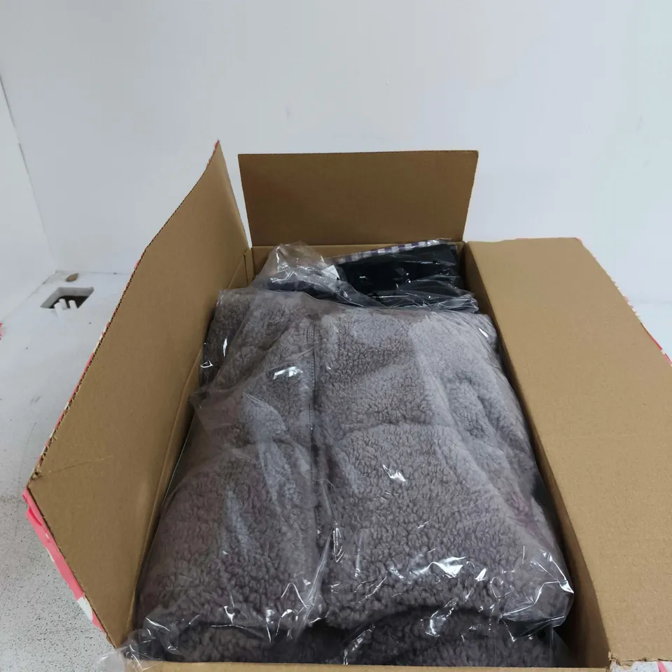 BOX OF APPROXIMATELY 12 ASSORTED CLOTHING ITEMS TO INCLUDE LONG SLEEVE TEE, MOCK NECK LONG SLEEVE ETC