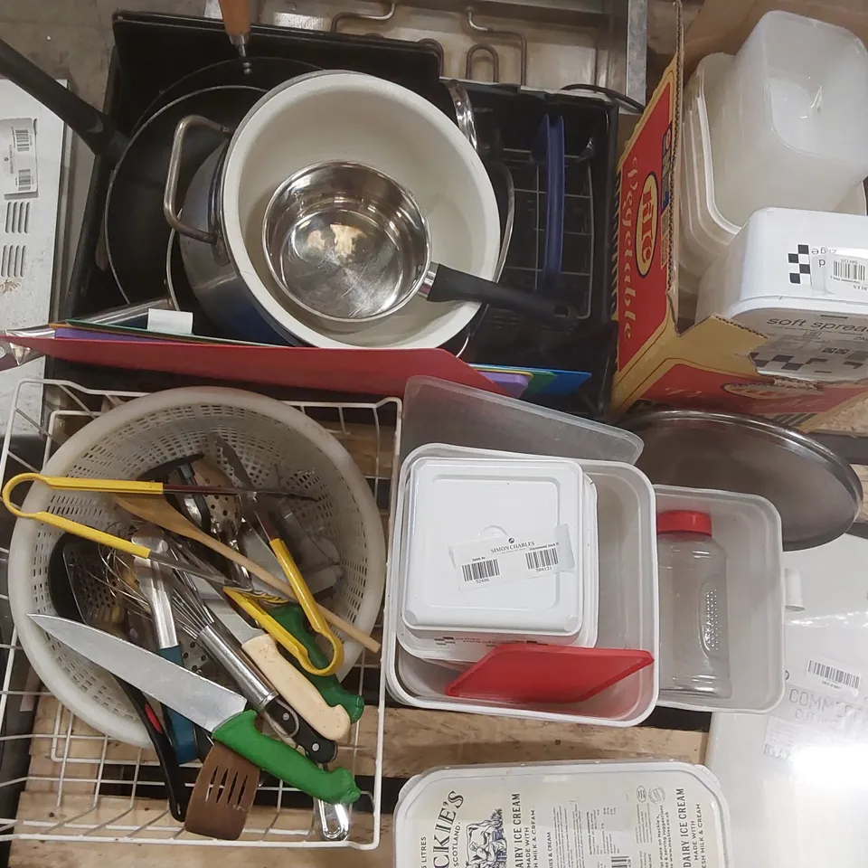 PALLET CONTAINING A LARGE QUANTITY OF ASSORTED CATERING ITEMS INCLUDING POTS AND PANS, KITCHEN UTENSILS, CONTAINERS ECT