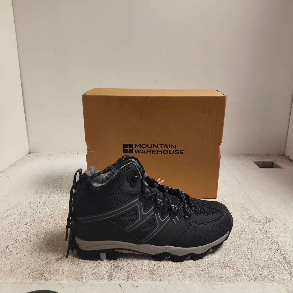 MOUNTAIN WAREHOUSE OSCAR 2 KIDS WALKING BOOTS – JET BLACK (BOXED) UK 5