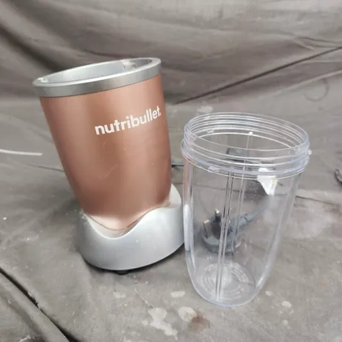 NUTRIBULLET 900 SERIES NUTRIENT EXTRACTOR 