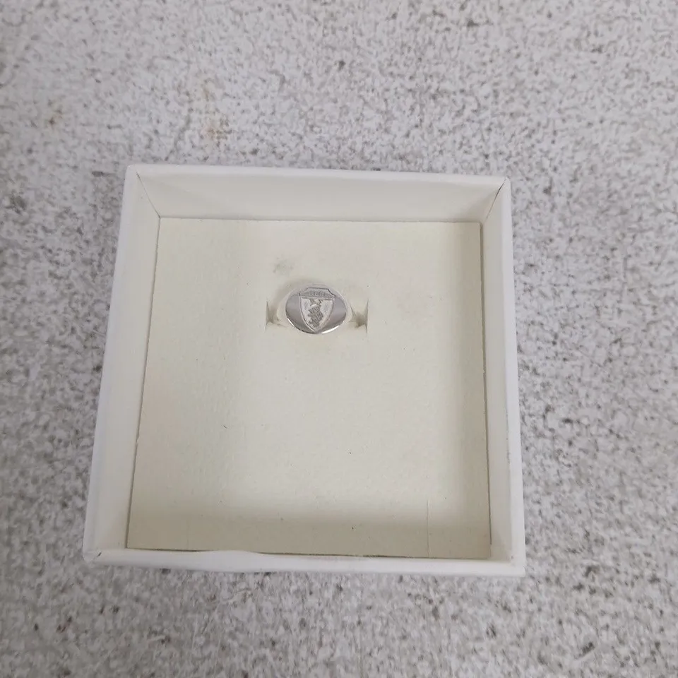 SILVER SIGNET RING IN PRESENTATION BOX