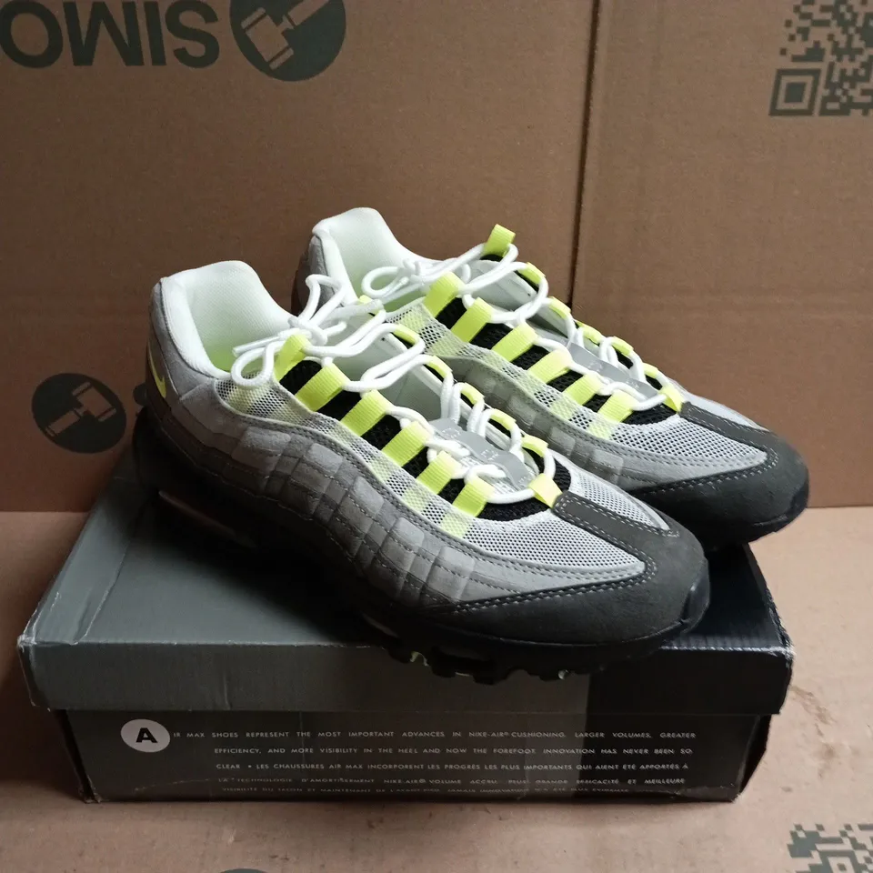 BOXED PAIR OF NIKE AIR MAX 95 TRAINERS - 8.5