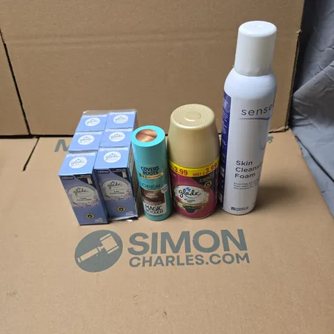 TOTE OF APPROXIMATELY 18 ASSORTED AEROSOL PRODUCTS TO INCLUDE SENSET SKIN CLEANSING FOAM, GLADE, L'OREAL MAGIC RETOUCH ETC