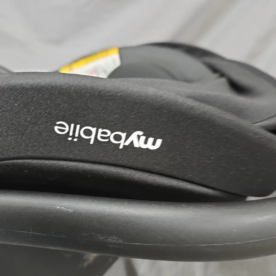 INFANT CAR SEAT, I-SIZE, BLACK, WITH CARRY HANDLE