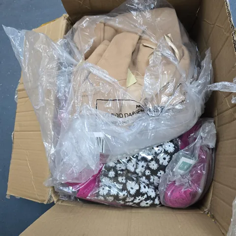 BOX OF APPROXIMATELY 25 ASSORTED CLOTHING ITEMS IN VARIOUS STYLES , COLOURS AND SIZES 