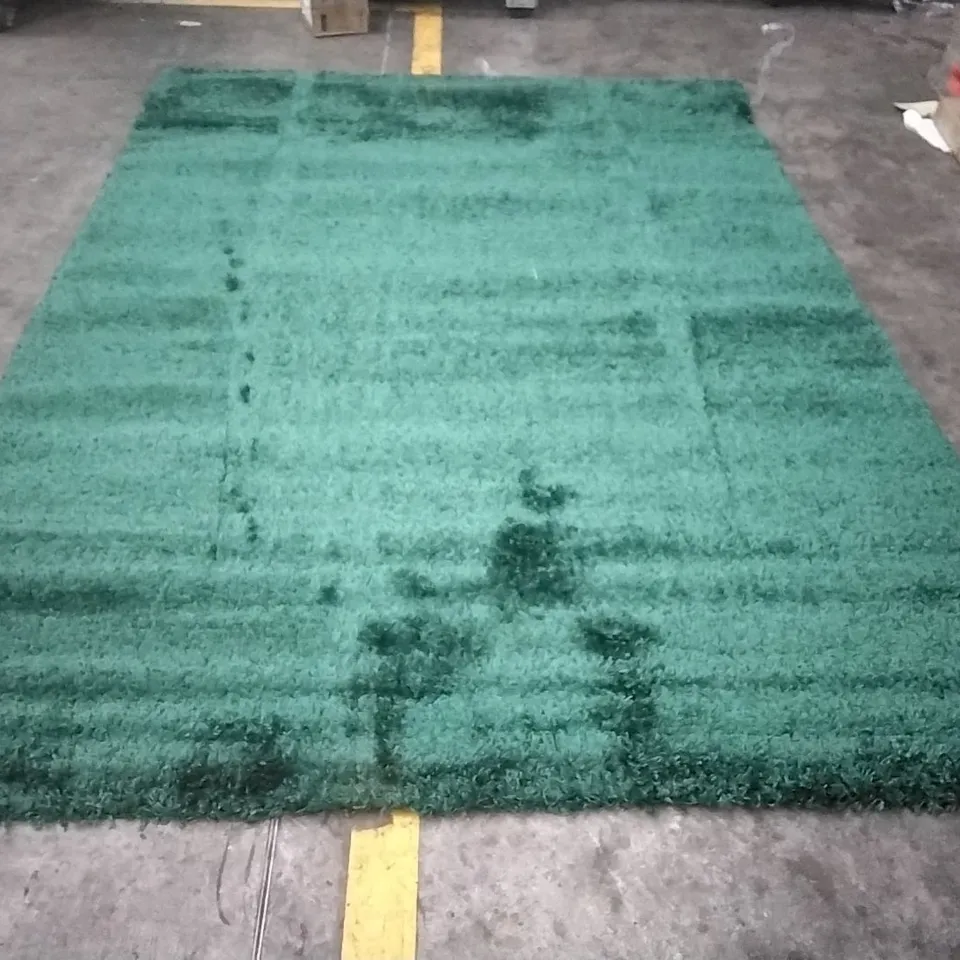 DURABLE SUPER SOFT SHAGGY DARK GREEN RUG APPROXIMATELY 270X200CM
