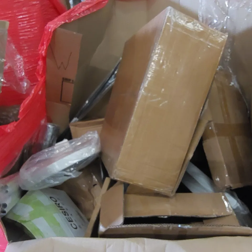 PALLET CONTAINING ASSORTED HOUSEHOLD PRODUCTS INCLUDING MICROWAVE OVEN RACK, PLACEMATS, PICTURE FRAME, BOXED FURNITURE ETC