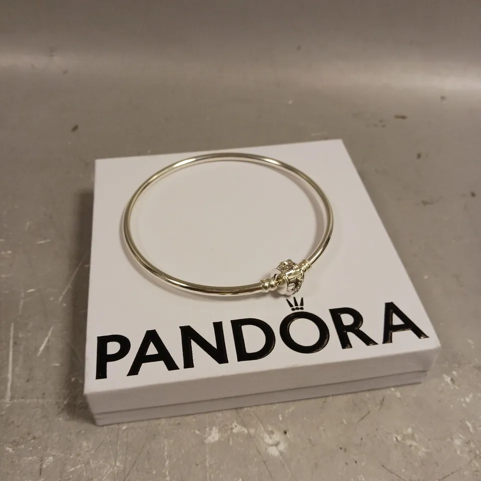 PANDORA MOMENTS ROUND CLASP BRACELET 
