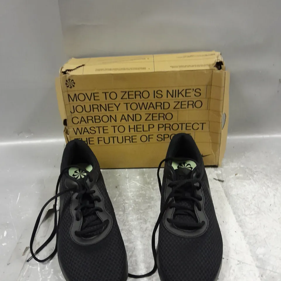 BOXED PAIR OF NIKE TANJUN TRIPLE BLACK TRAINERS SIZE 11 