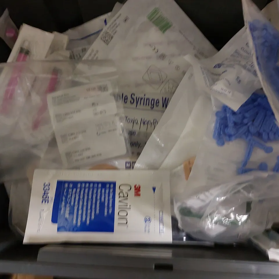 BOX OF APPROX 30 MEDICAL ITEMS TO INCLUDE NEBULISER MASKS, GAUZE STRIPS AND ASSORTED PLASTERS