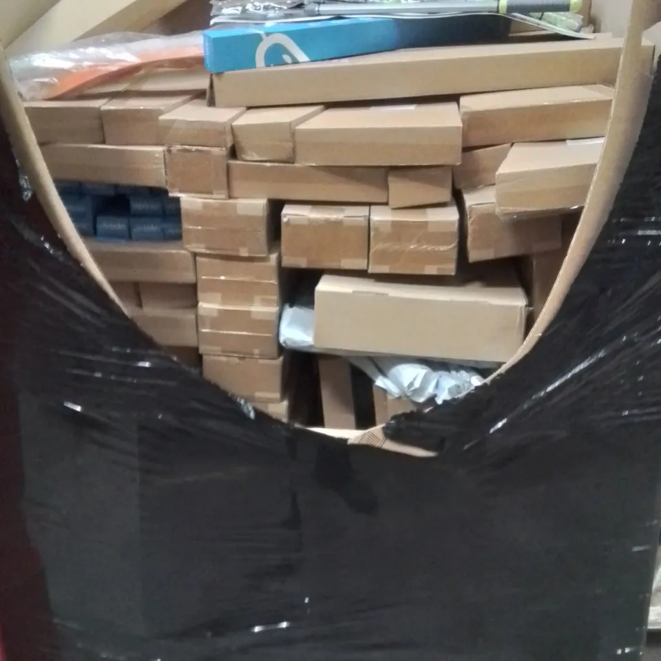 PALLET CONTAINING LARGE QUANTITY OF BRAND NEW GARDEN SHEER SETS