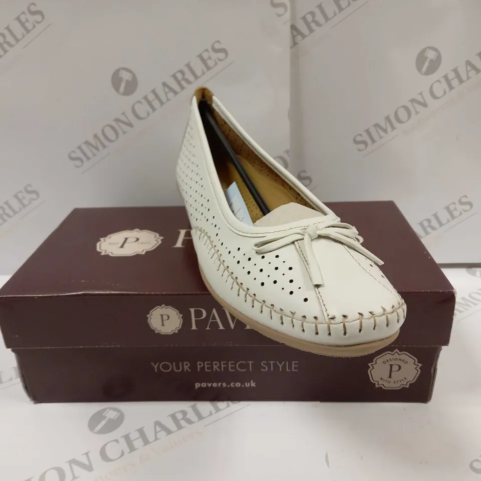 BOXED PAIR OF PAVERS NAP35019 SHOES UK SIZE 8