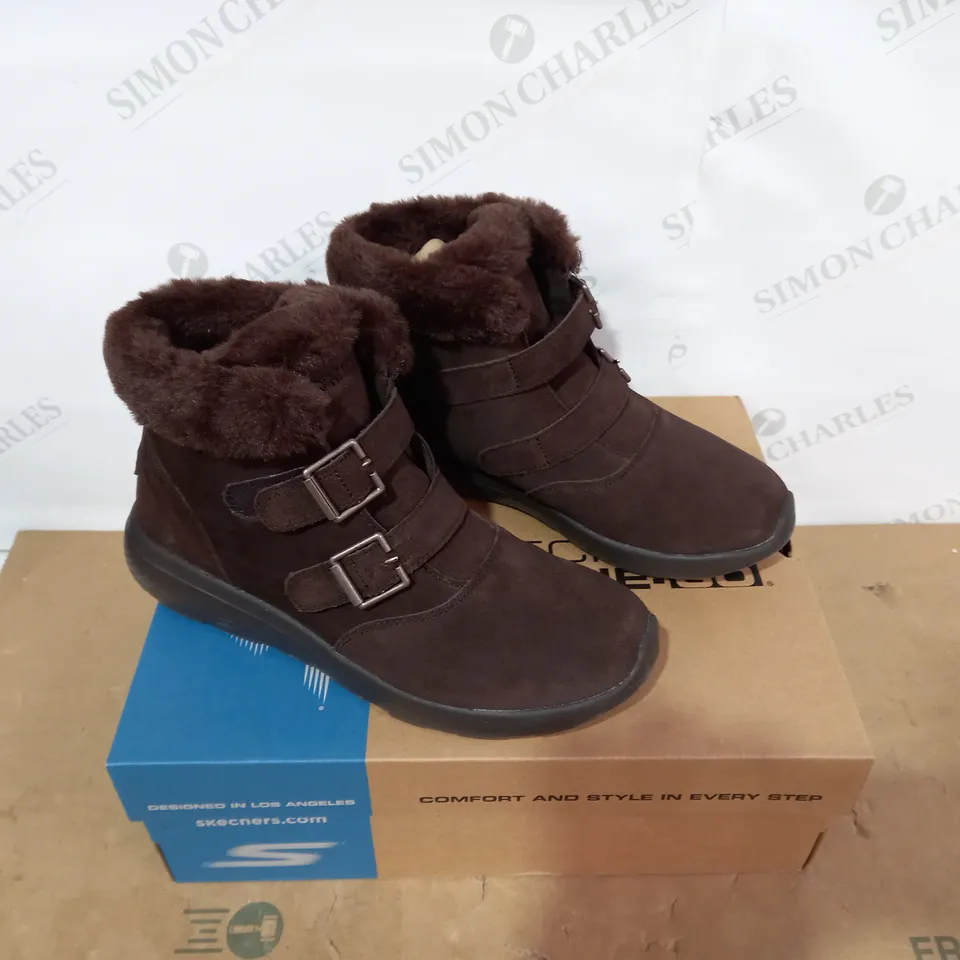 BOXED PAIR OF SKECHERS - SIZE 7