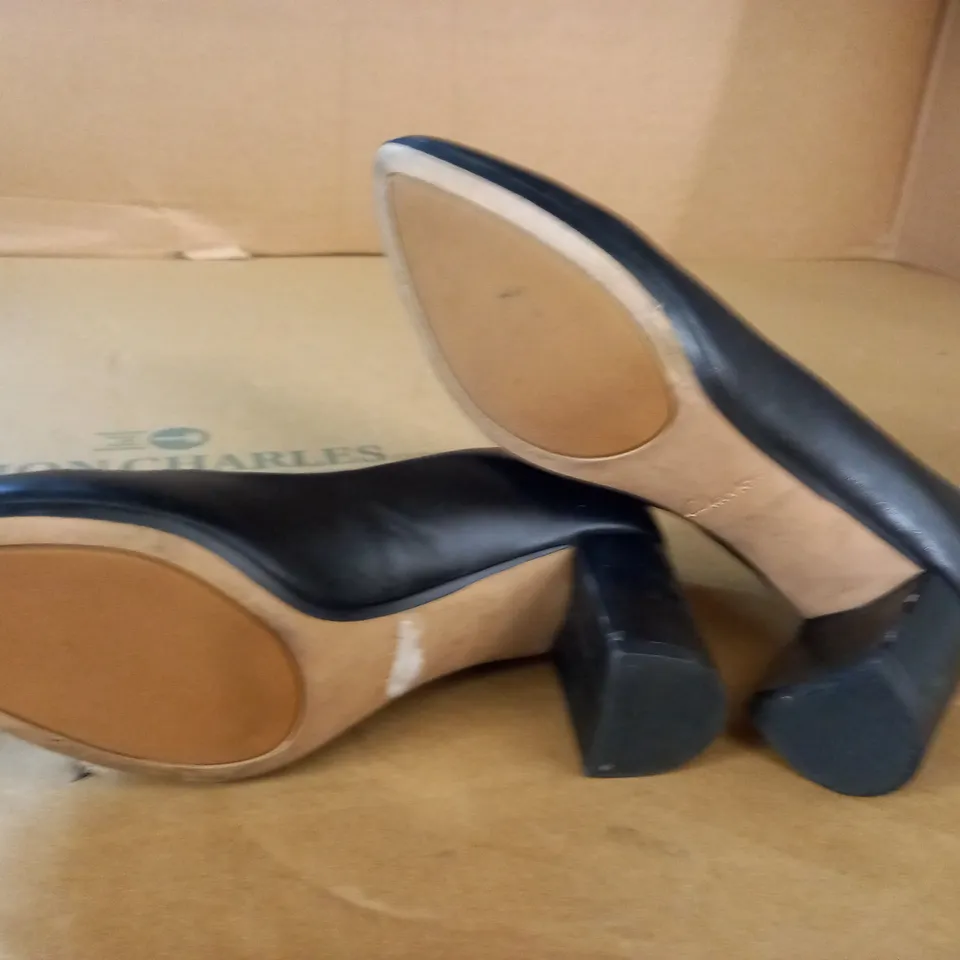 PAIR OF CLARKS NARRATIVE BLOCK HEELED SHOES - SIZE UNSPECIFIED 