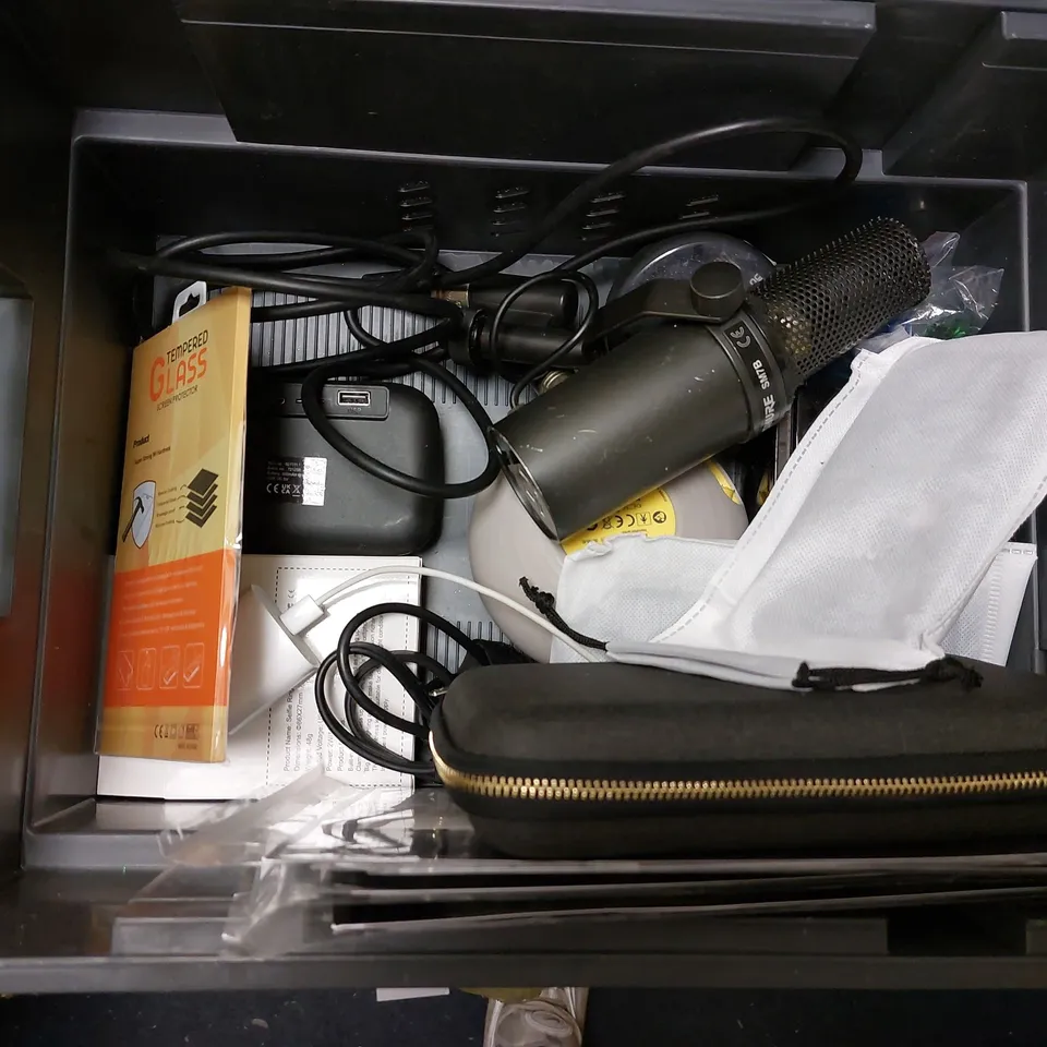 BOX OF APPROX 10 ITEMS TO INCLUDE PEDOMETER, SCREEN PROTECTORS, MAGMO CALL RECORDER