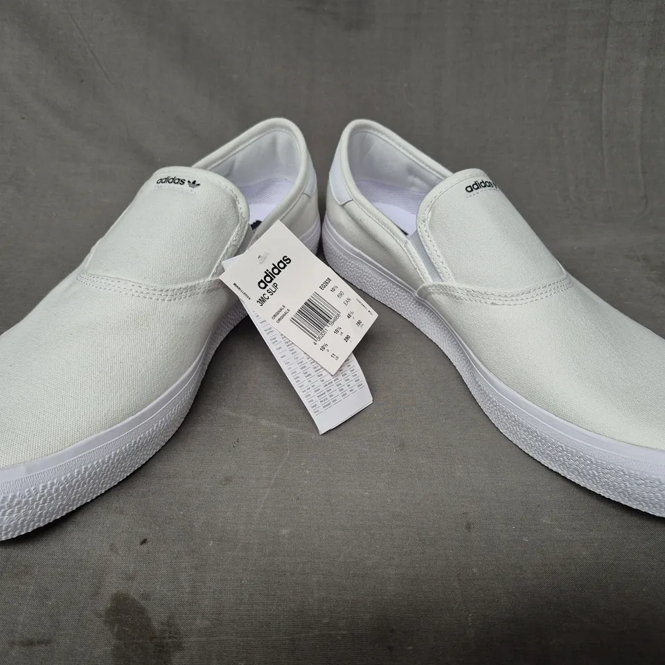 BRAND NEW BOXED PAIR OF ADIDAS 3MC SLIP-ON SHOES IN WHITE UK SIZE 10.5