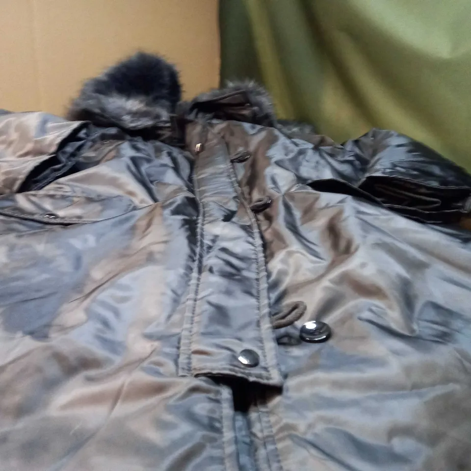 BOOHOO BLACK OVERSIZED FAUX FUR FLY HOOD LUXE PARKA - SIZE 16