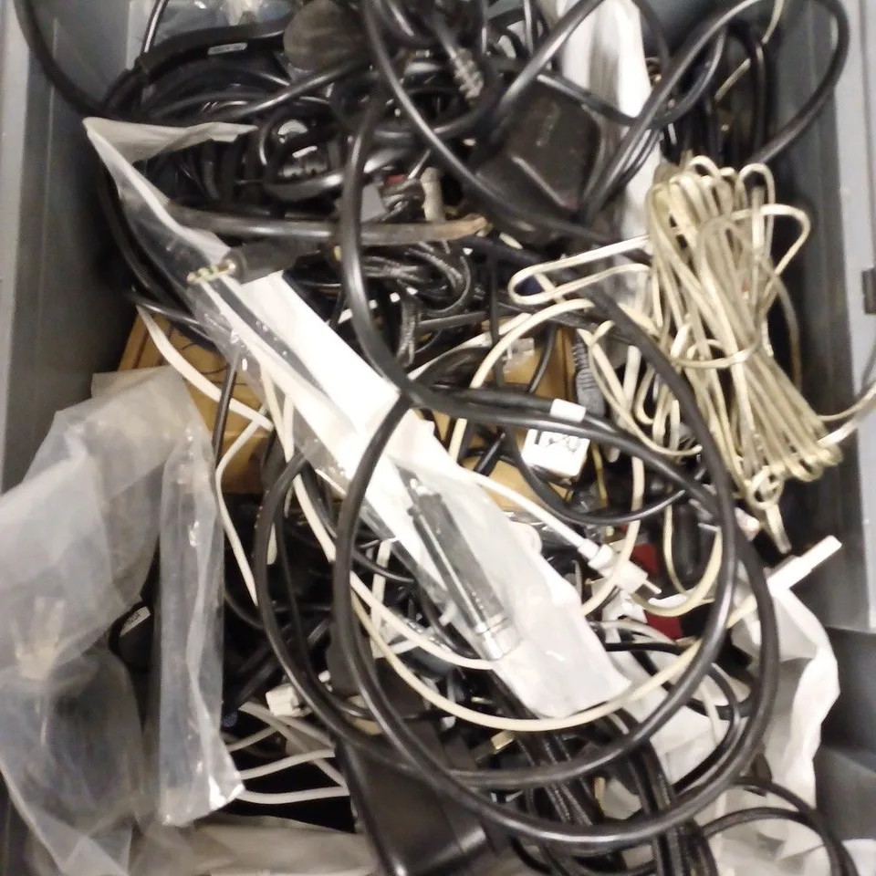 BOX OF ASSORTED HOUSEHOLD & ELECTRICAL CABLES TO INCLUDE HDMI CABLES, POWER SUPPLIES, ETHERNET CABLES ETC