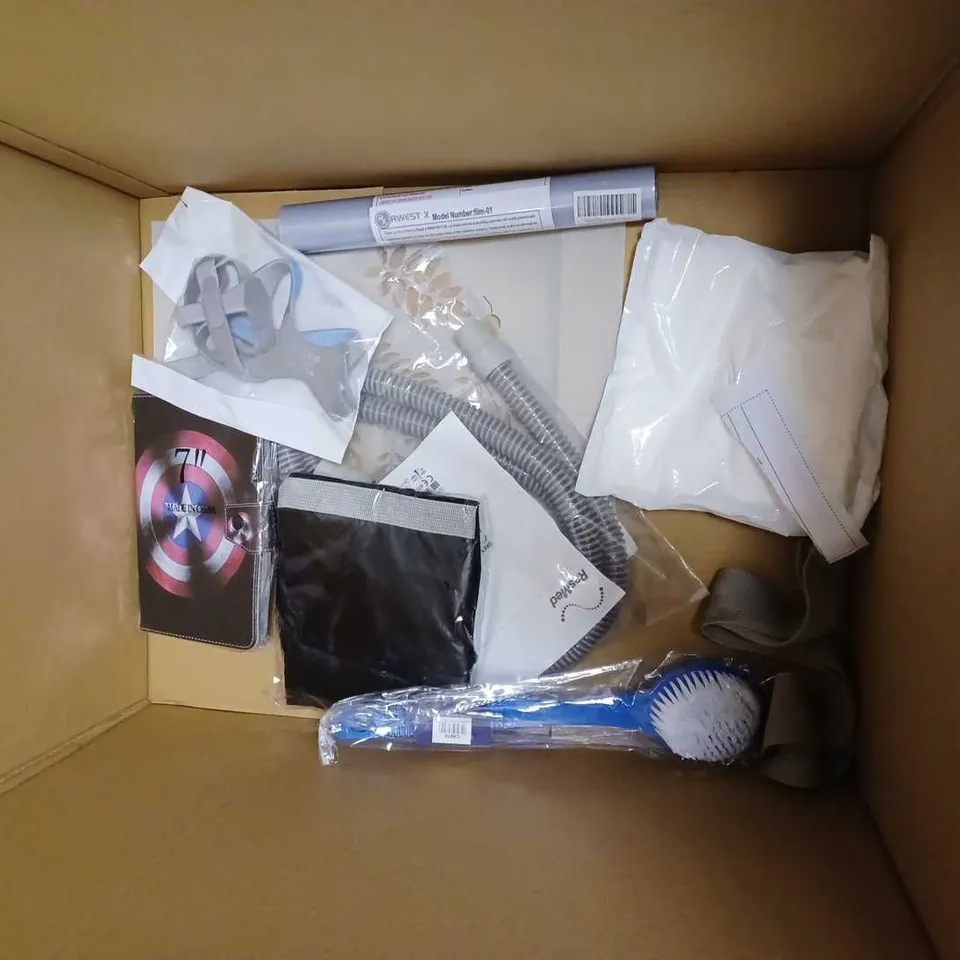 LOT OF APPROX 10 TO INCLUDE AIRFIT P10 , BABY HEALTHCARE KIT , AIRFIT MASK , ETC