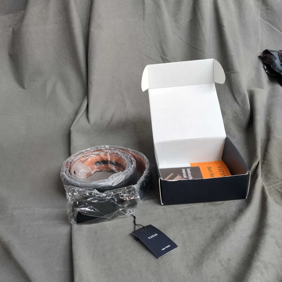 BOX OF APPROXIMATELY 25 ASSORTED CLOTHING ITEMS INCLUDING BLACK JEANS , FLORAL PATTERN CARDIGAN AND VATAN BELT