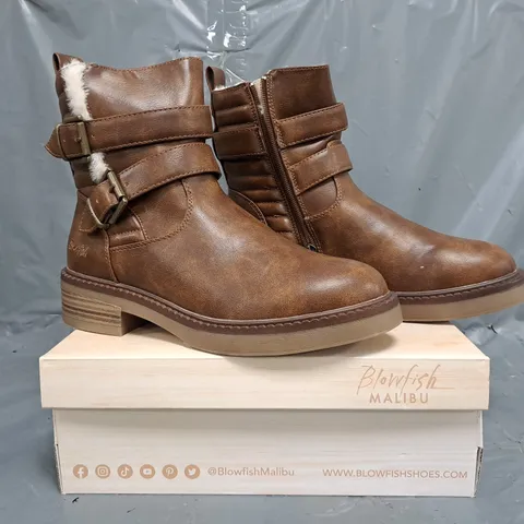 BOXED PAIR OF BLOWFISH MALIBU ANKLE BOOTS IN BROWN SIZE 7